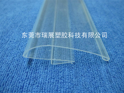 塑料异型材变黄缘故